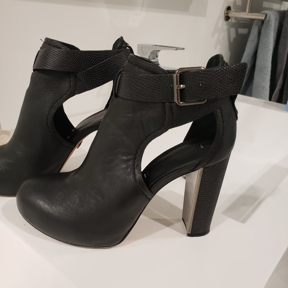 BCBG pumps. - Picture 3 of 3